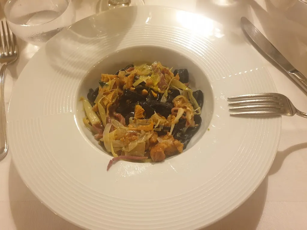 Rita Scarpiello_Vicolo della Lanterna_Medicina-Buda_review