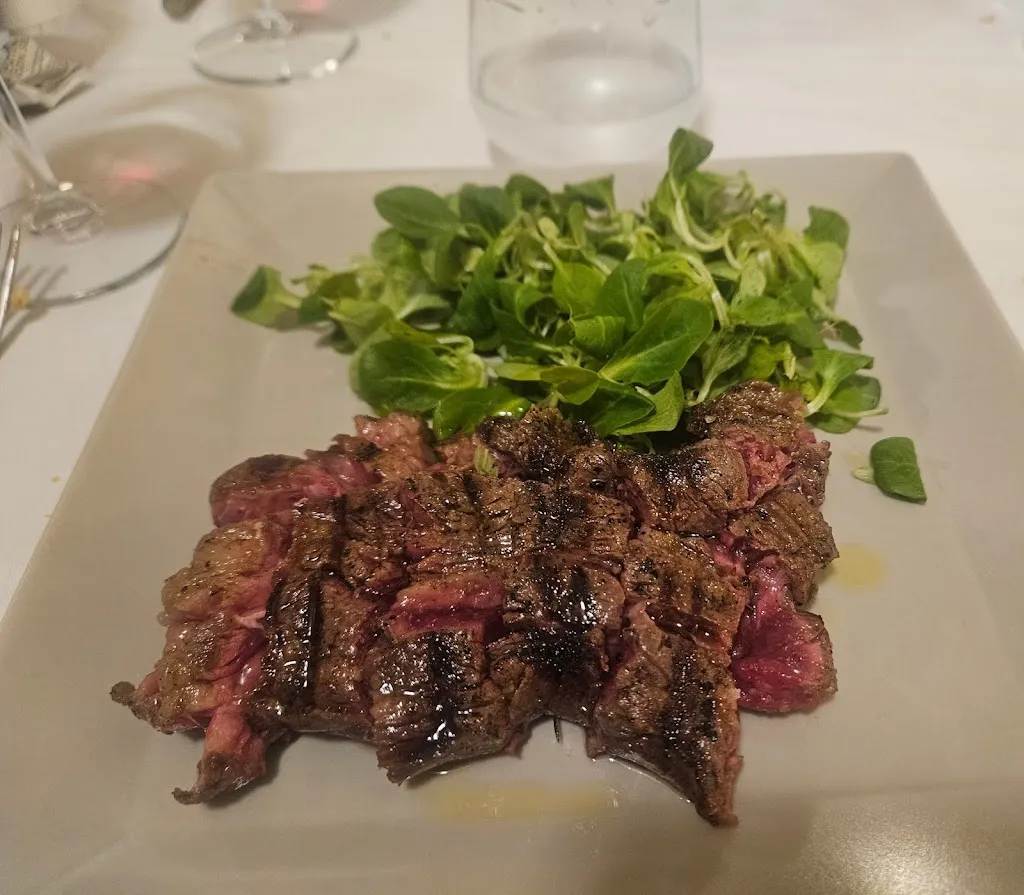 Alessandra Laraia_Vicolo della Lanterna_Medicina-Buda_review