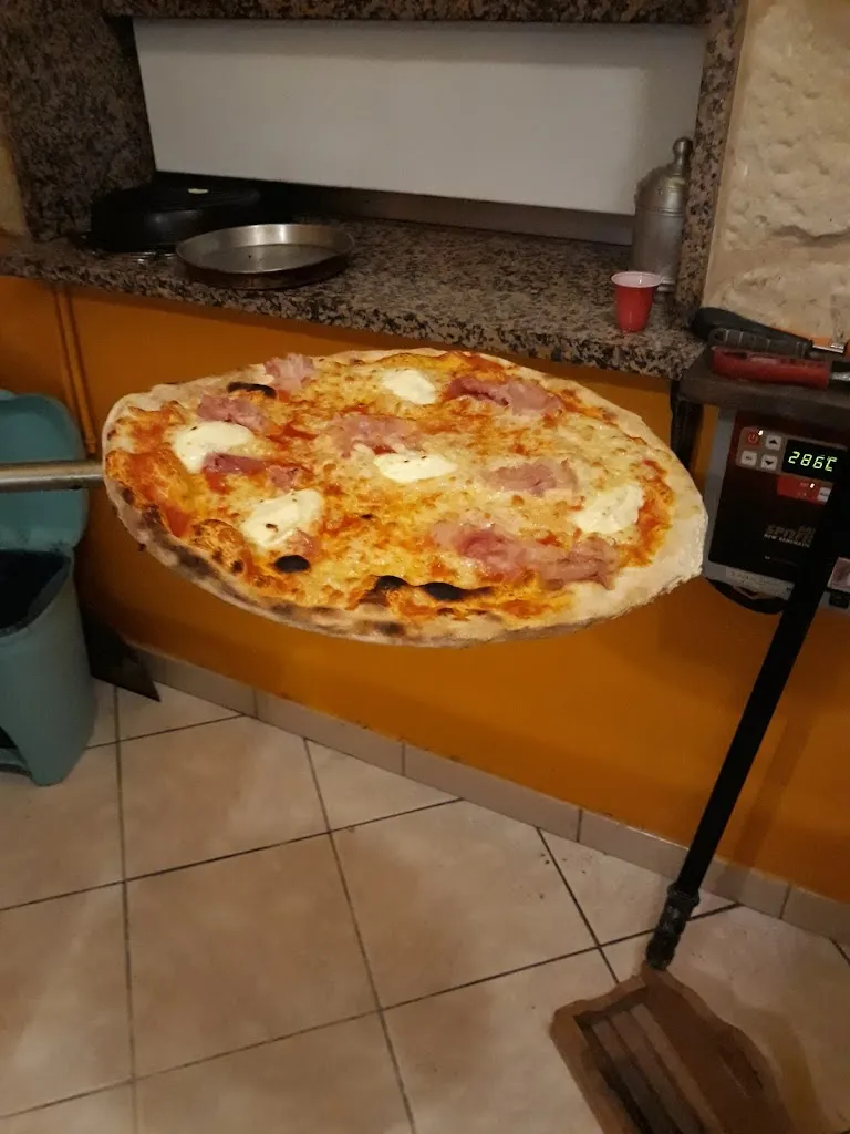 Pizzeria D'Asporto La Papaya Di Vignali James_Migliarino_slider_image_2