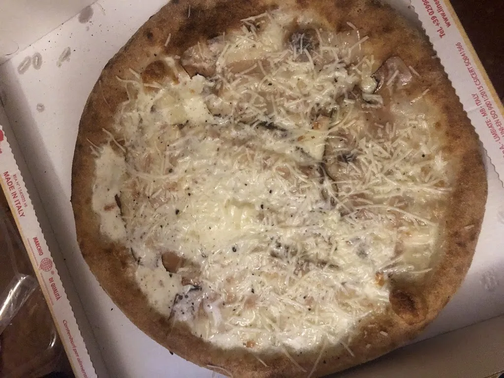 Victoria Castillo_La Fenice d'Argento Pizzeria_Migliarino_review