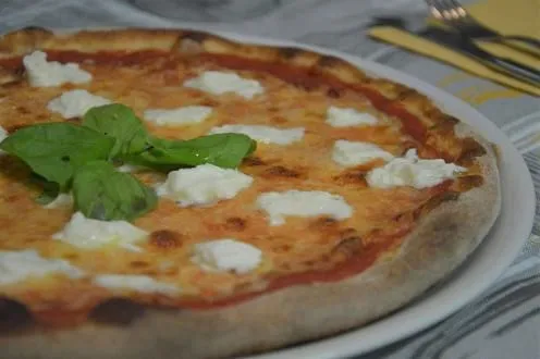 La Fenice d'Argento Pizzeria_Migliarino_slider_image_3