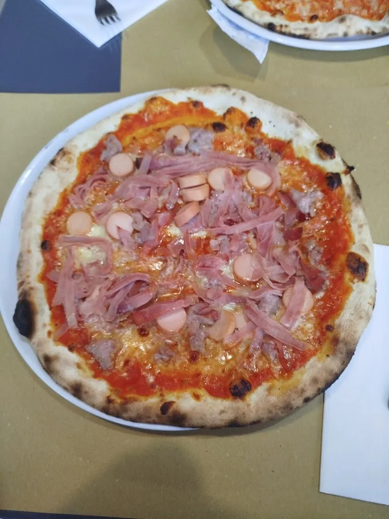 Trattoria Pizzeria Scaricalasino restaurant in Monghidoro