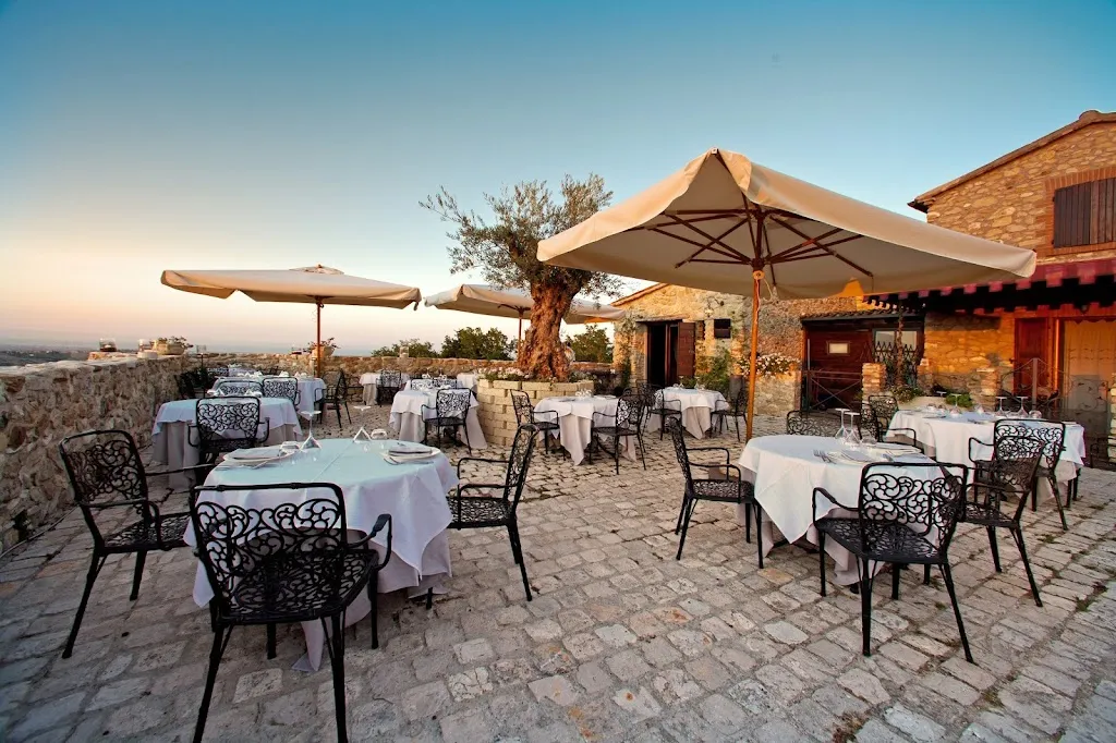 Castello di Albereto_Monte Colombo_slider_image_1