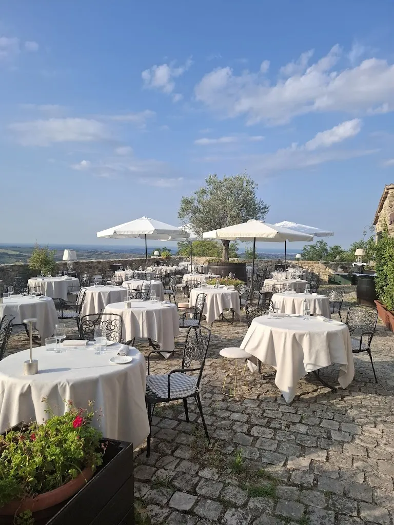 Castello di Albereto_Monte Colombo_slider_image_3