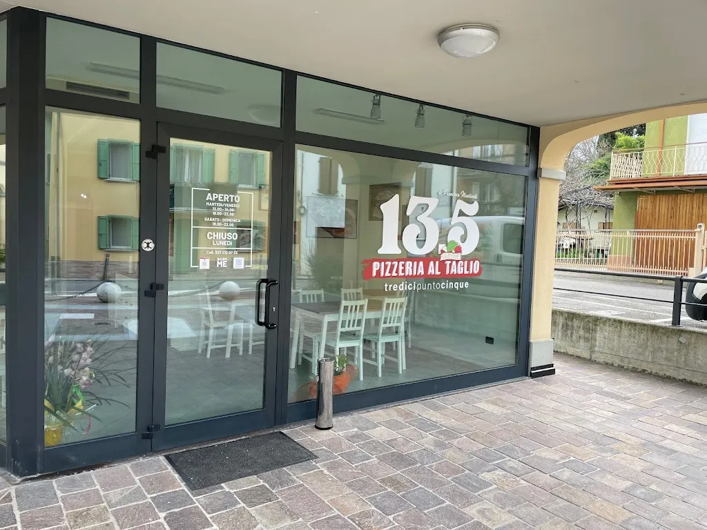 Pizzeria al taglio "13.5" restaurant in Montecavolo