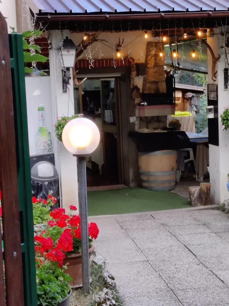 Pizzeria "La rotonda" restaurant in Pescasseroli