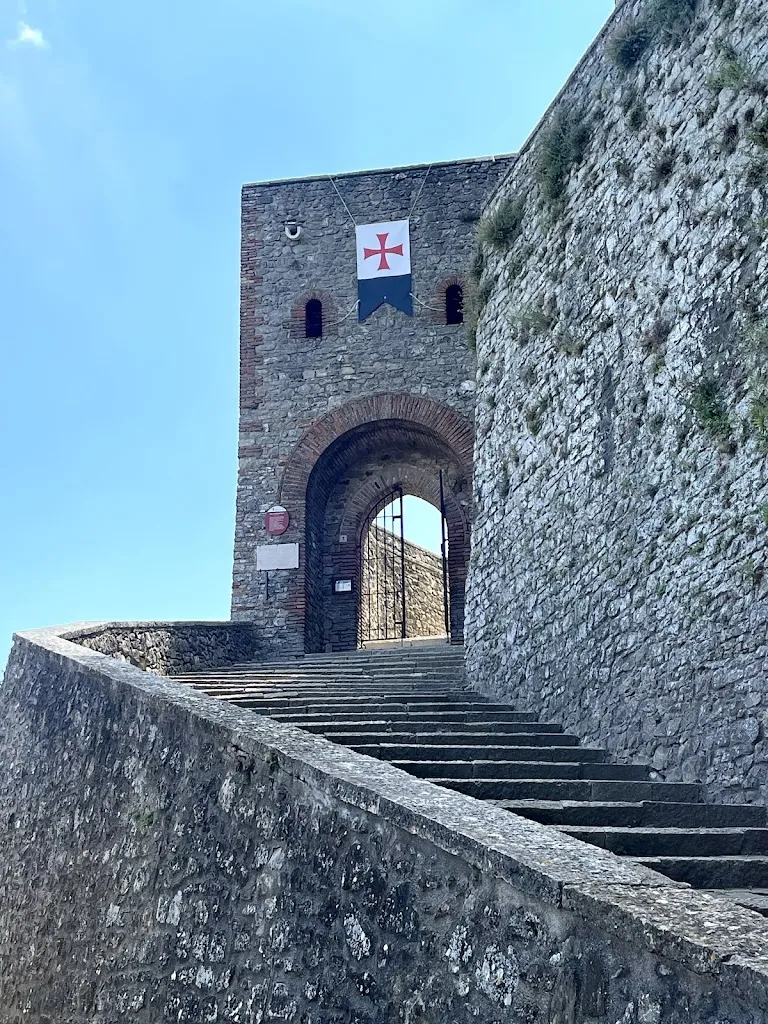 Elizaveta Nagibova_Rock of Montefiore Conca_Montefiore Conca_review