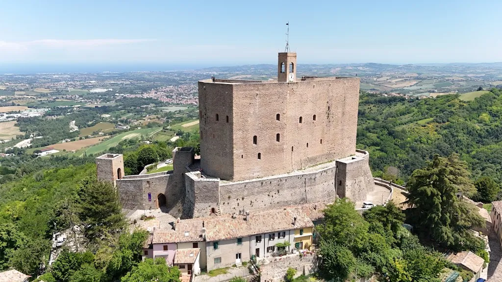 Rock of Montefiore Conca_Montefiore Conca_slider_image_3