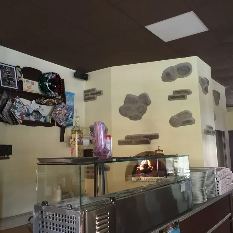 Pizzeria Lo Spigolo restaurant in Monterenzio