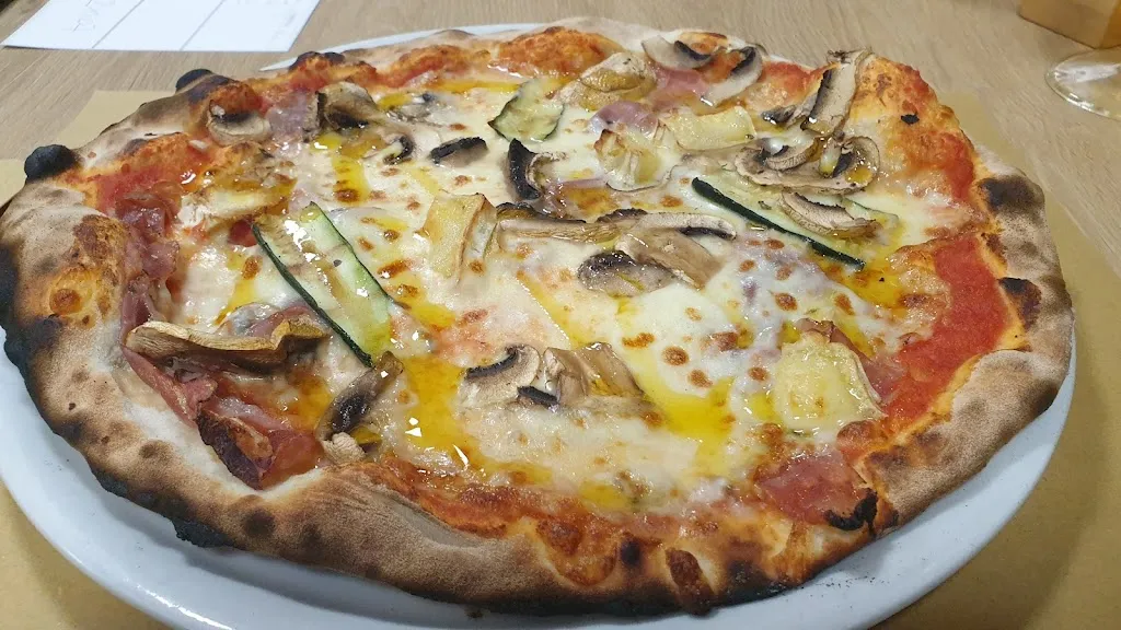 Pizzeria Lo Spigolo_Monterenzio_slider_image_3