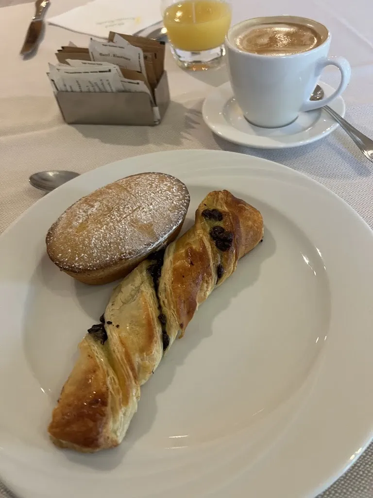 WARUNI FERNANDO_Hotel Conte Verde_Montecchio Emilia_recensione