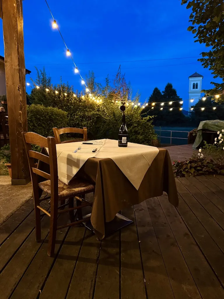 La vecchia scuola restaurant in Montese