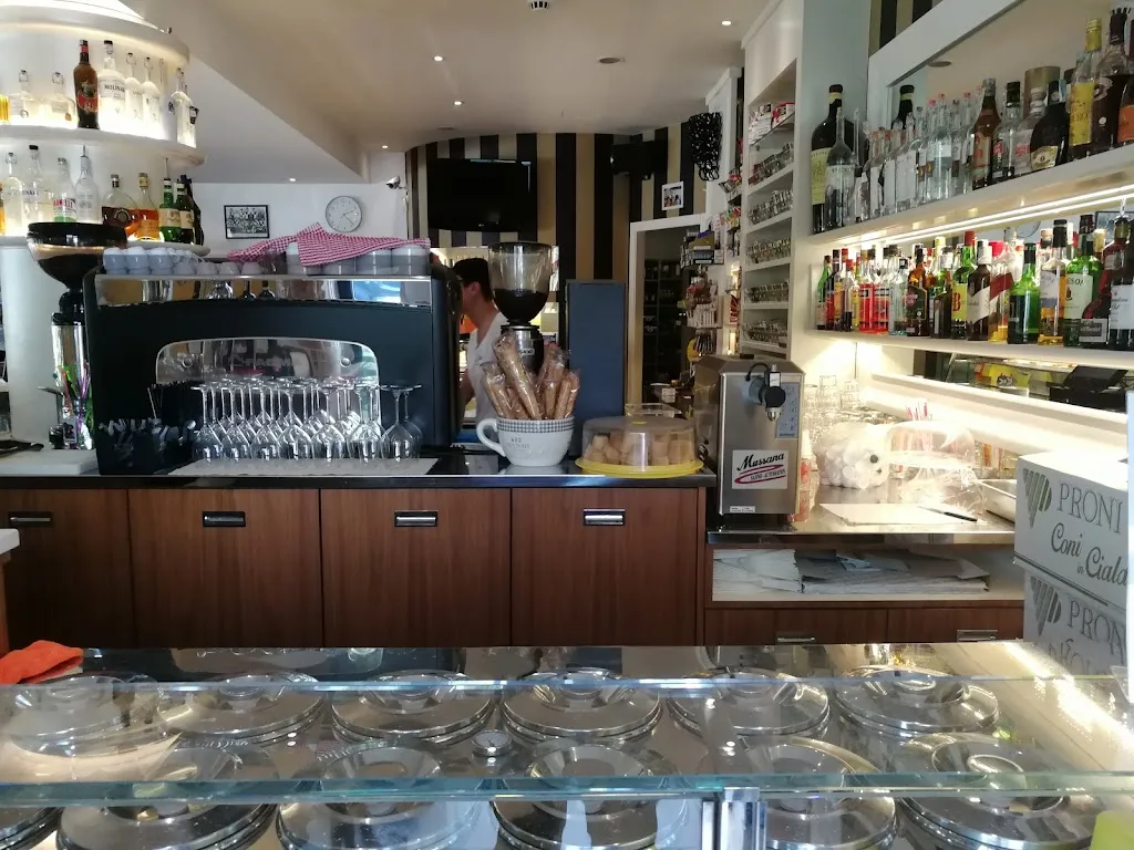 Mark Little_Gigi's Bar_Mordano_review