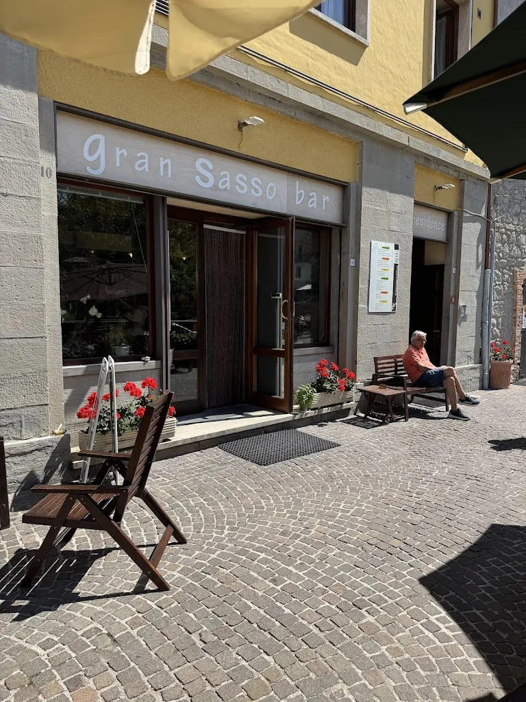 marco santambrogio_Gran Sasso bar_Pietracamela_recensione