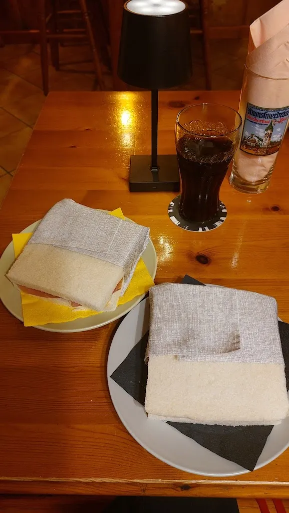 Sabrina Barbieri_R.E.M. Stube Pub_Monticelli d'Ongina_review