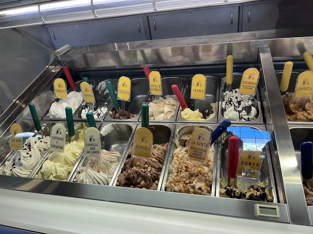 Gelateria Bar Dolceneve_Monticelli d'Ongina_slider_image_2