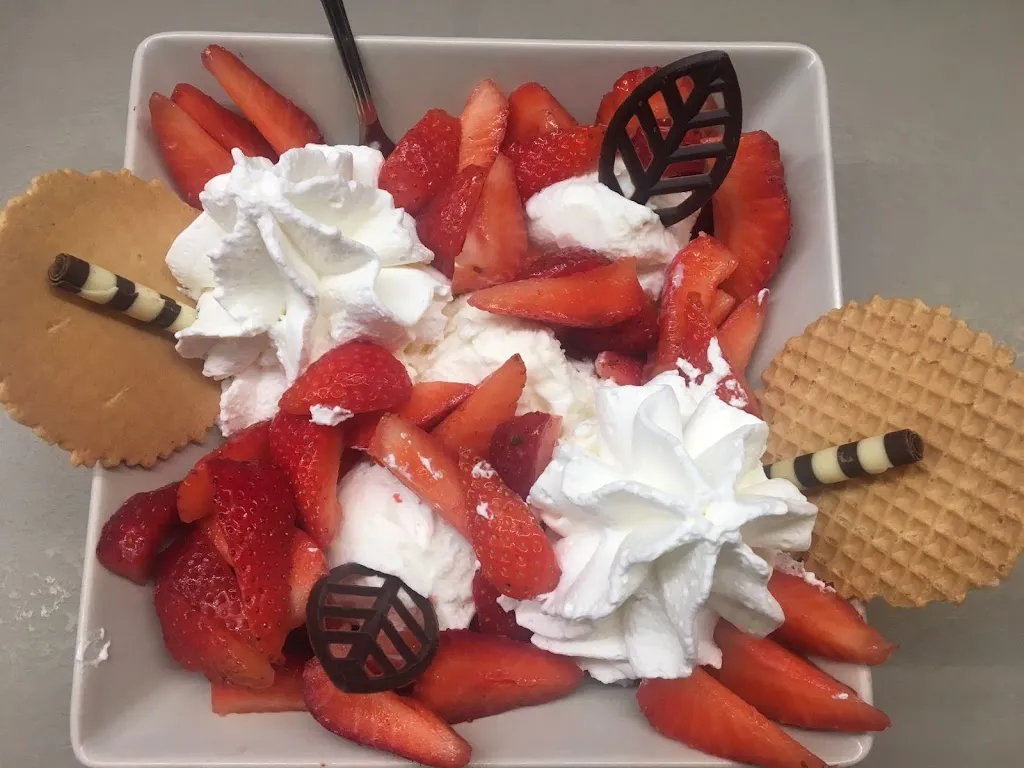 Gelateria Bar Dolceneve_Monticelli d'Ongina_slider_image_3