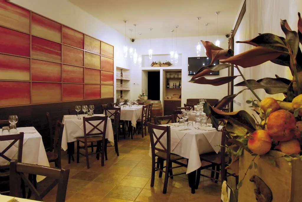 Ristorante Osteria Madama Dore'_Novafeltria_slider_image_1
