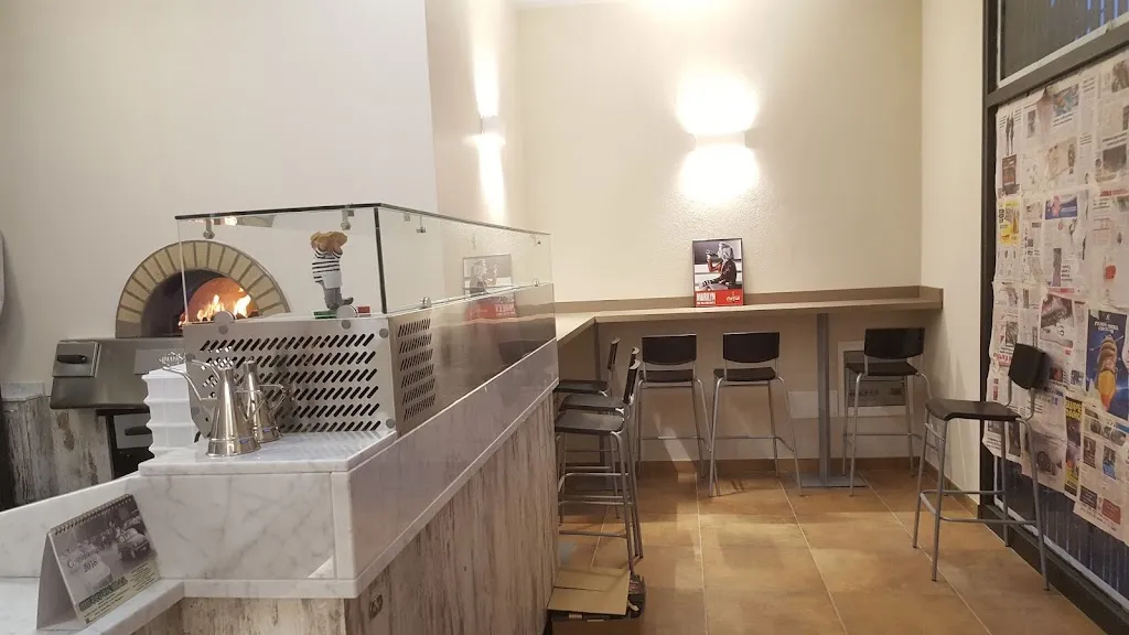 Pizzeria La Vecchia Bottega restaurant in Piangipane