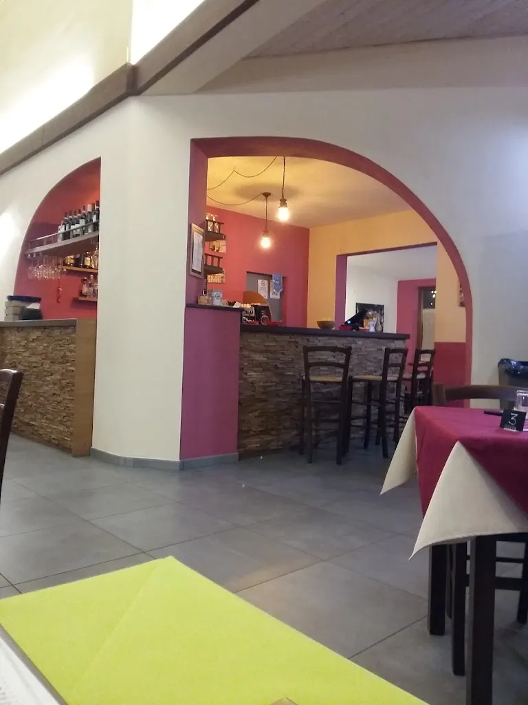 Edoardo Medici_Bar Birreria. Ristorante DiscoPub 'Il Globo'_Pievepelago_review