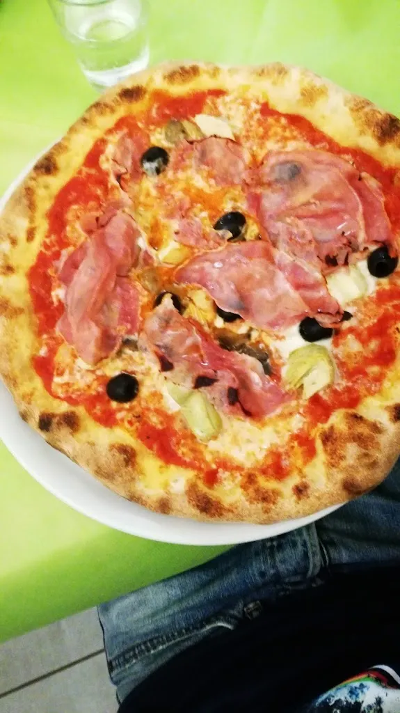 Bar Birreria. Ristorante DiscoPub 'Il Globo'_Pievepelago_slider_image_2