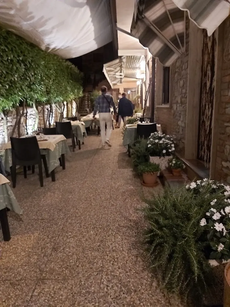 Trattoria San Gabriele restaurant in Piozzano