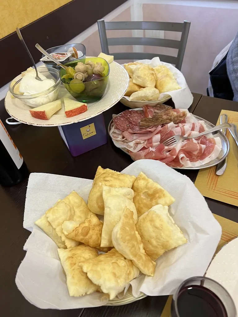 Et' Magnè da Velia - Risto & Bar_Pianoro_slider_image_3