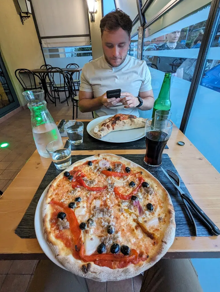 Jack Howe_Pizzeria Kris (impasti particolari: integrale, carbone vegetale, fieno greco)_Pianoro_review