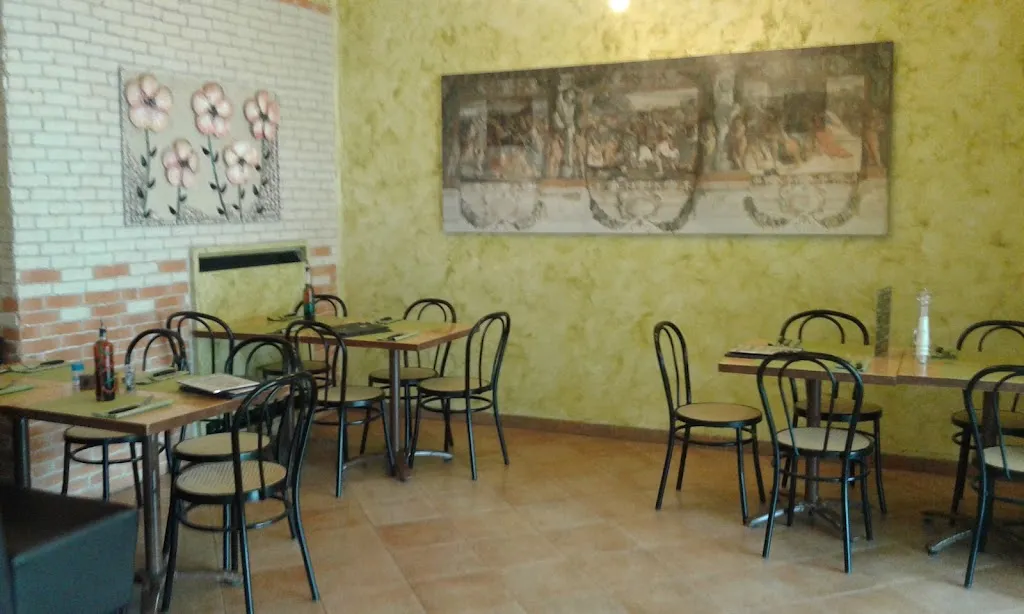 Pizzeria Kris (impasti particolari: integrale, carbone vegetale, fieno greco)_Pianoro_slider_image_1