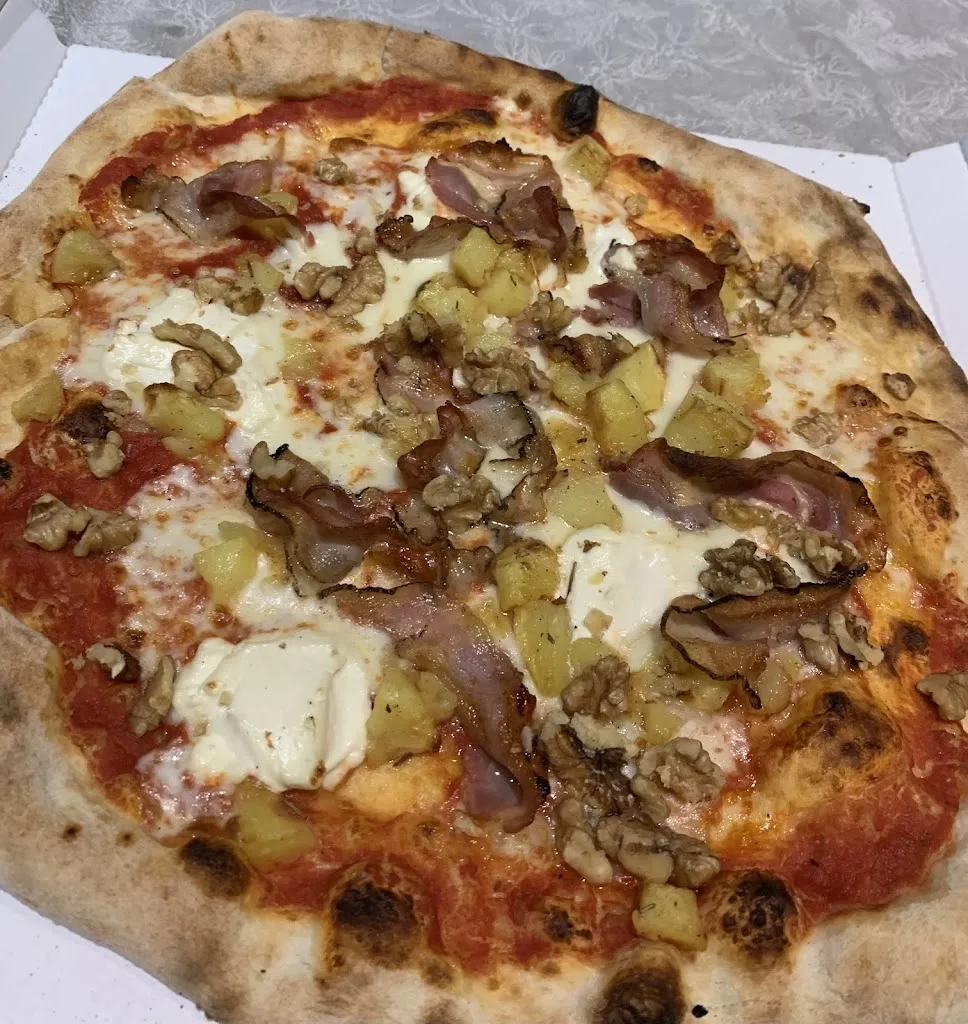 Artur Lastur_Pizza in Centro_Poggio Renatico_recensione