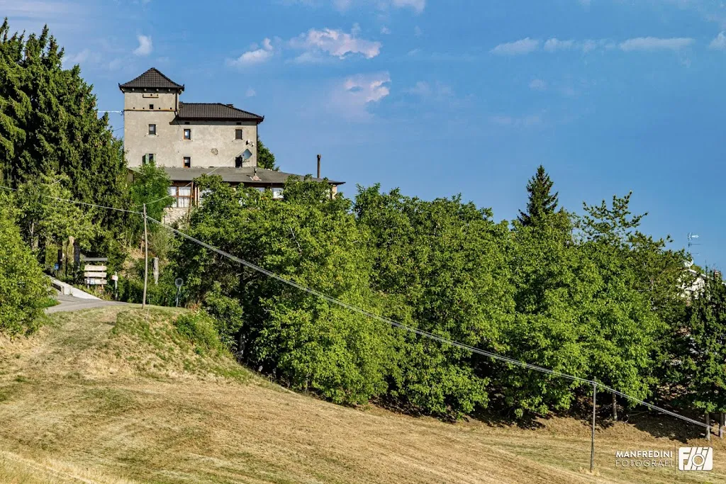Agriturismo Ca' dei Castelli restaurant in Polinago