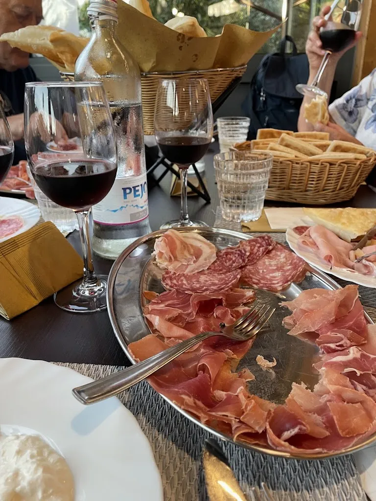 Baita Mamma Rina - Crescentine e Tigelle_Ponte Ronca_slider_image_3