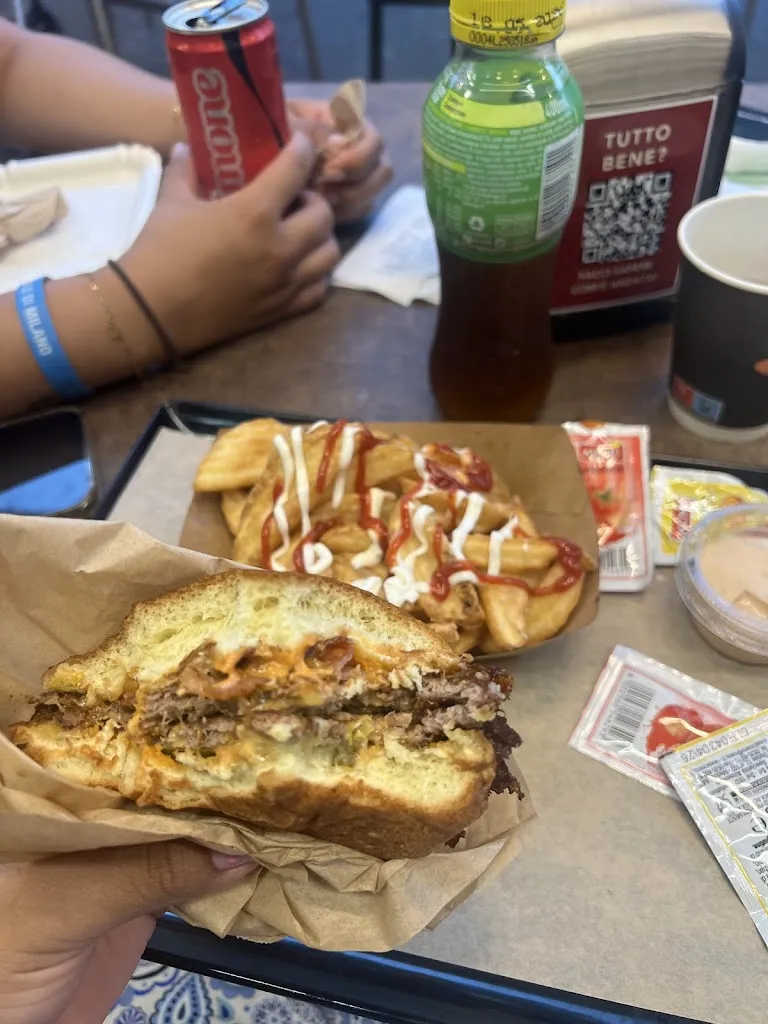 Gabriela Arieta_Rio - Hamburger, Fritti, Pizze al Taglio_Pinarella_recensione