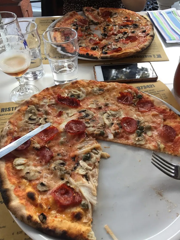 Daniel Jones_La Taverna_Pinarella_review