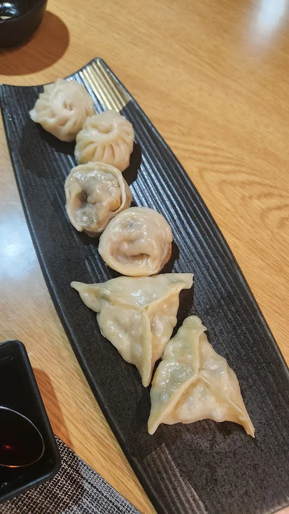 noa larisch_Moon Restaurant_Porotto-Cassama_review