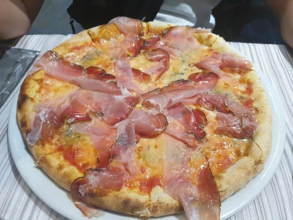 Pizzeria La Ruota_Praticello_slider_image_3