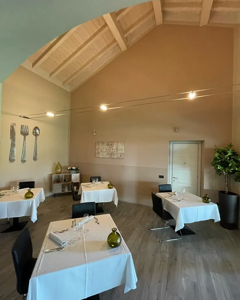 Sant'Anna agriturismo sul lago restaurant in Prignano sulla Secchia