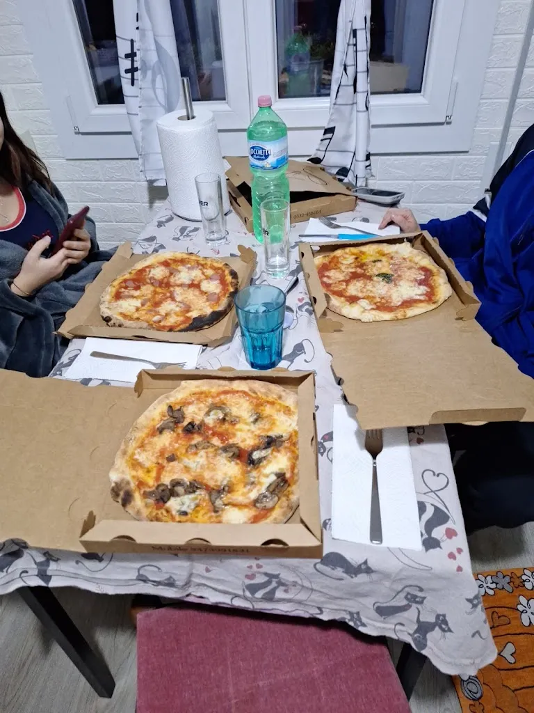 Riccardo Molossi_Pizzeria La Vecchia Scopa_Quartesana_review