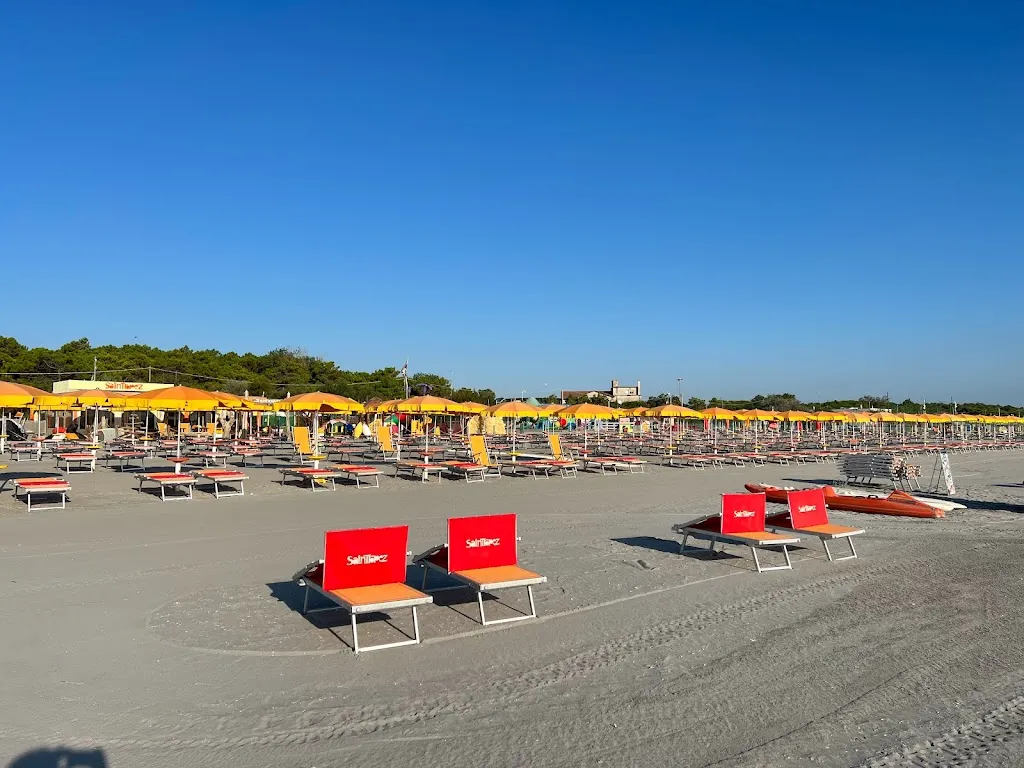 Bagno SainTropez n.60 restaurant in Punta Marina