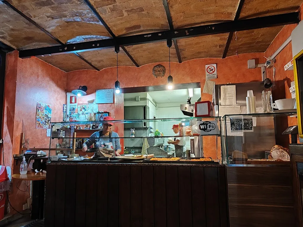 Pizzeria 1 maggio restaurant in Pratola Peligna