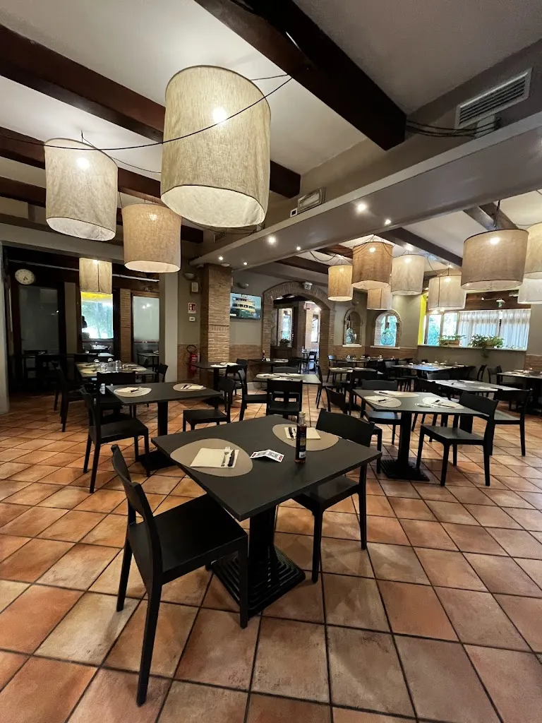 Il Mascalzone pizzeria con cucina_Renazzo_slider_image_3