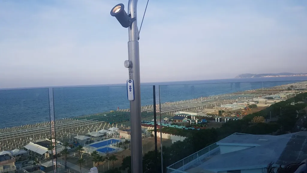 Iam whoIam_Settimo Piano_Riccione_recensione