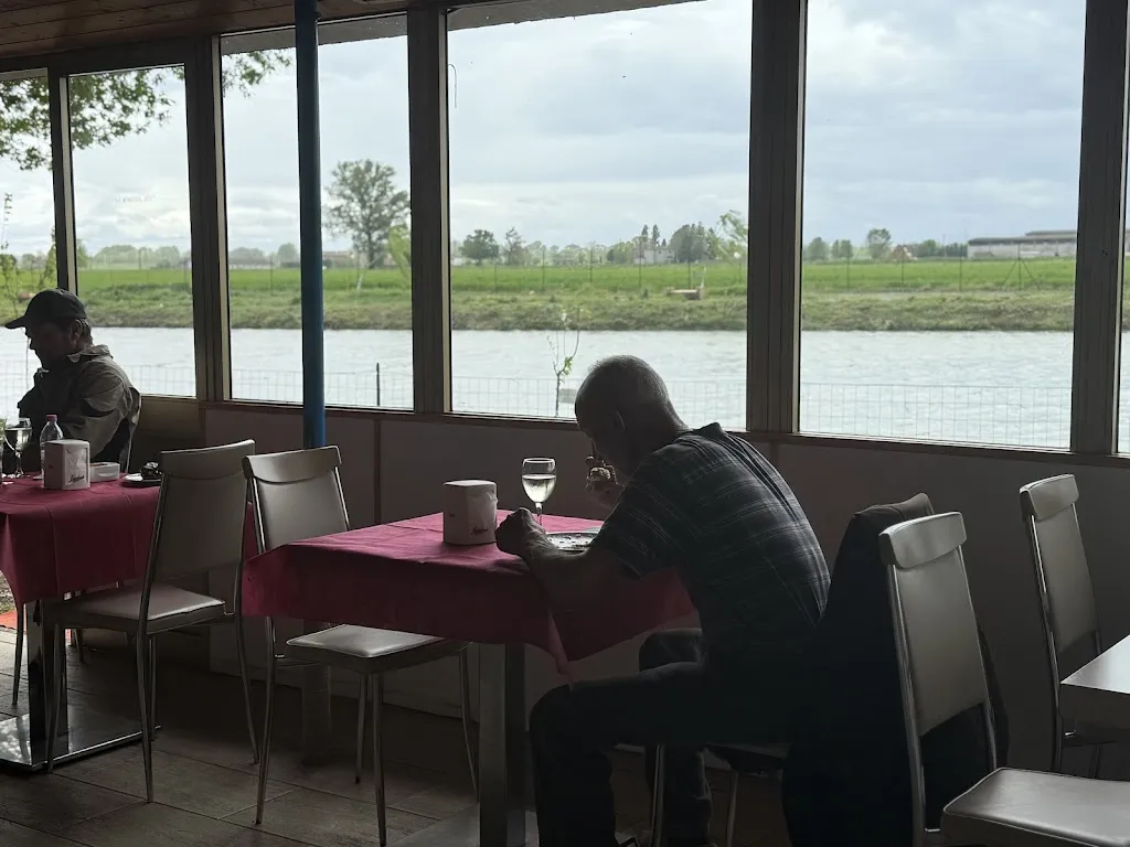 Laghetto San Cipriano restaurant in Roccabianca