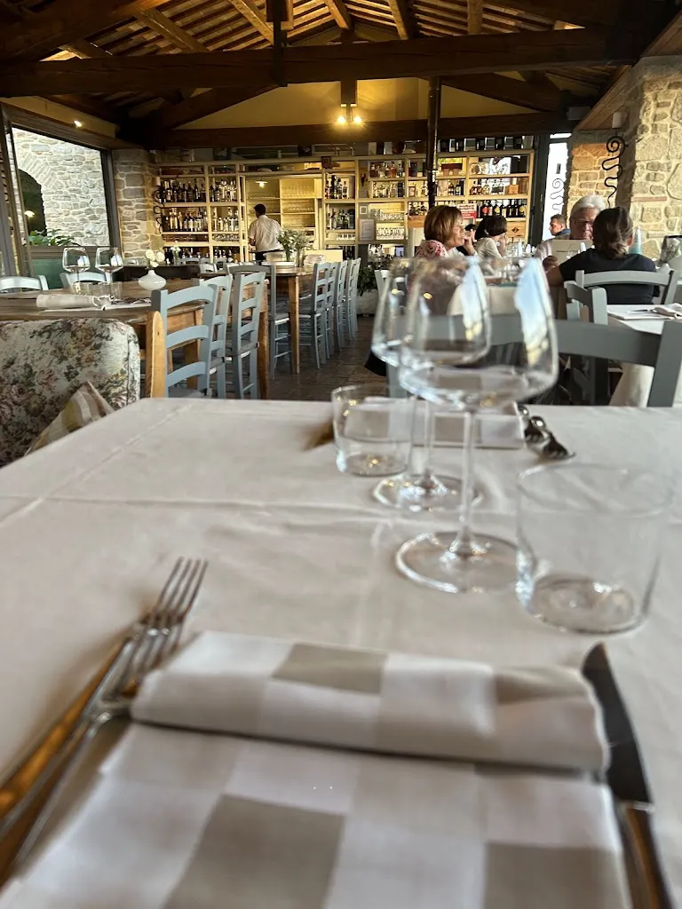 Osteria Di Montecodruzzo restaurant in Roncofreddo