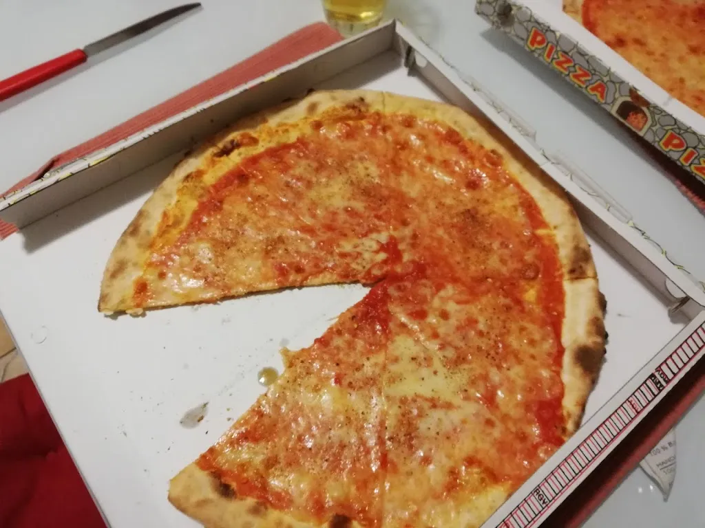 Ersi Seferiadi_The Vecchia Napoli Pizza Shop_Sala Baganza_review