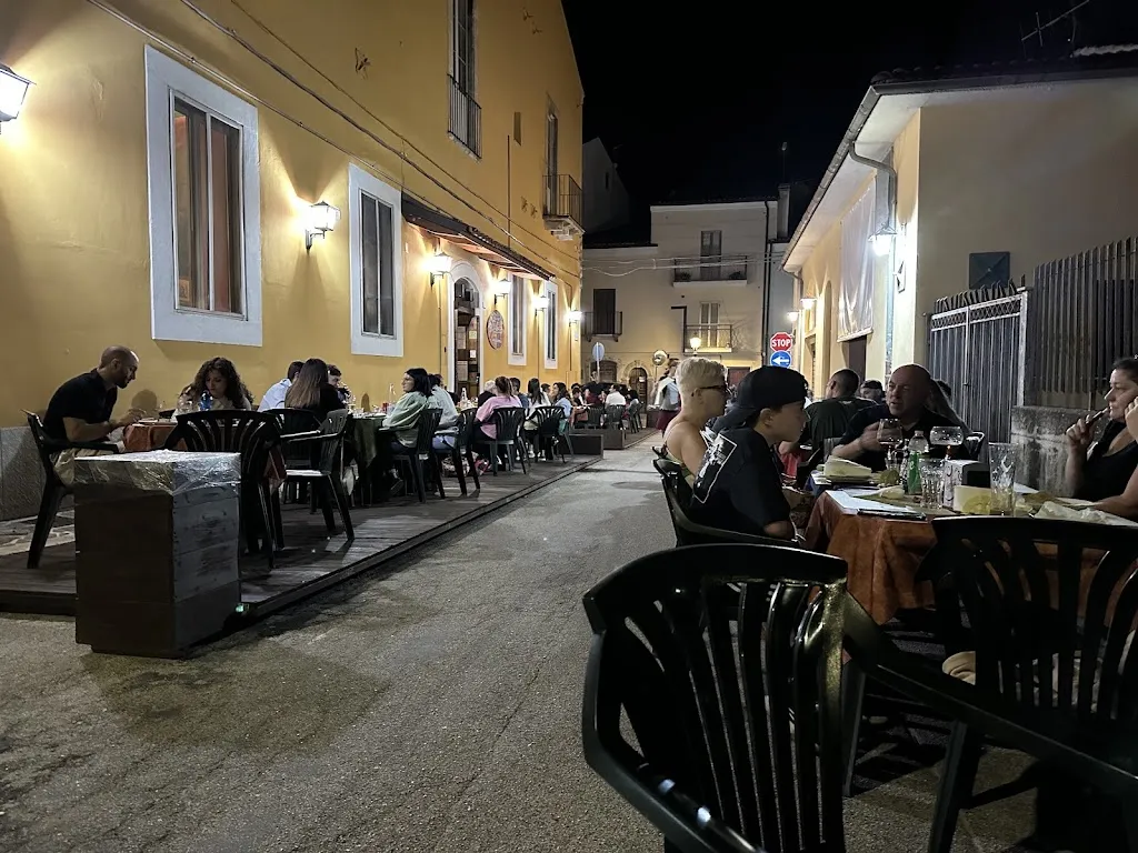 Pub El Encanto restaurant in Raiano