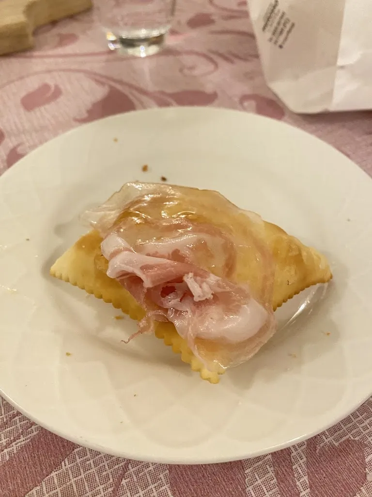 Phoebe Yip_Griglieria Cucina Emiliana e Tex Mex Pinsa Le Quattro Lanterne_Salsomaggiore Terme_review