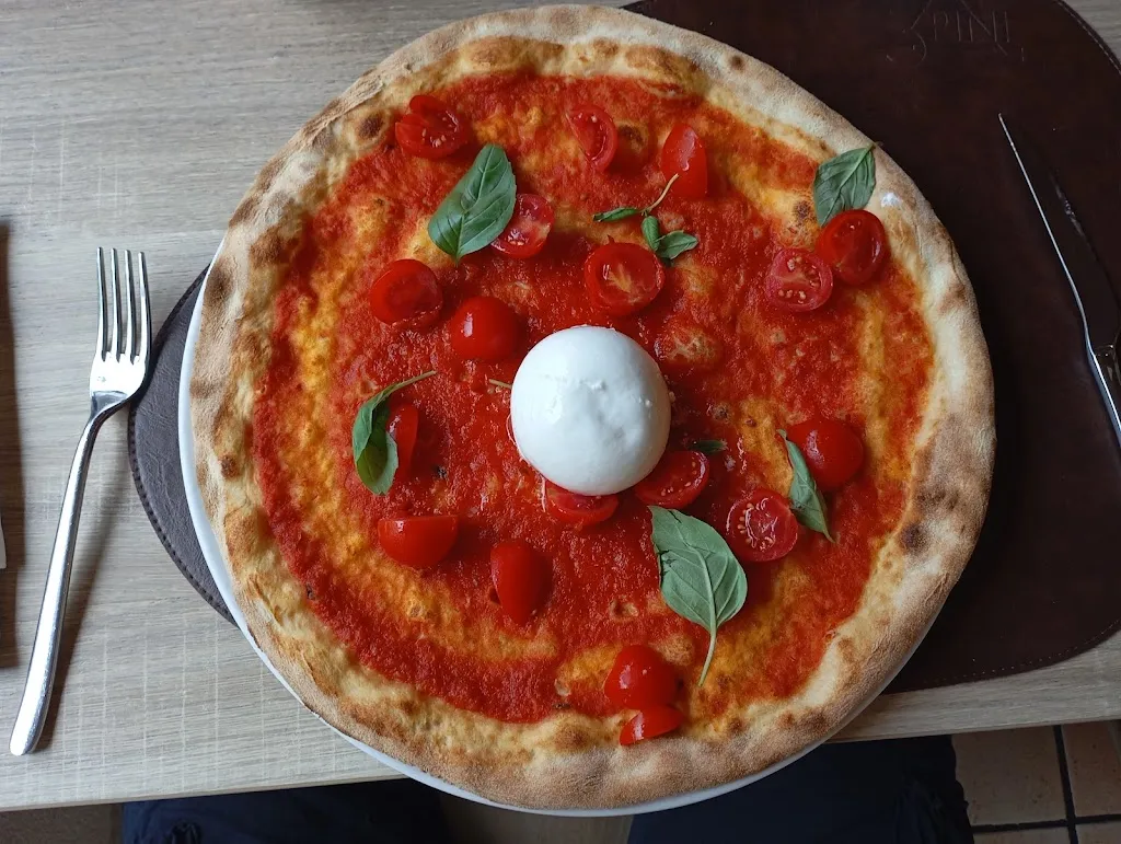 Ristorante Pizzeria Bar Tre Pini_Rovereto_slider_image_3