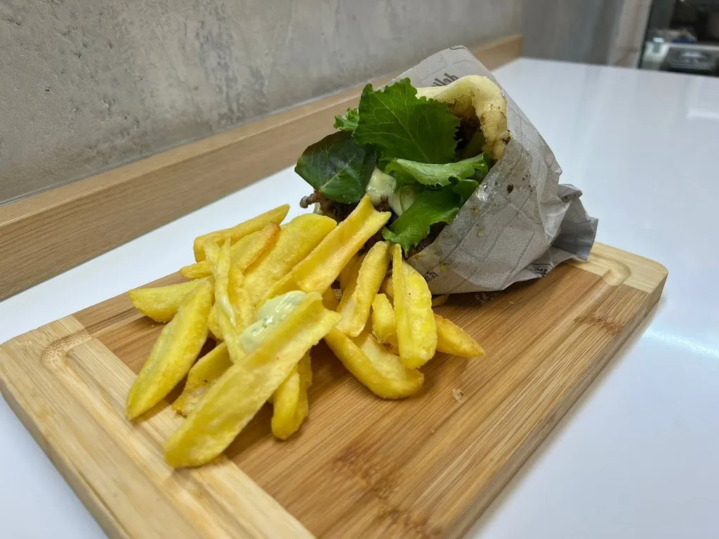 Z Amrane_Momo's Fast Food_Rovereto_review