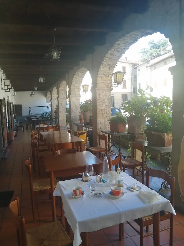 Albergo ristorante La Loggia_San Benedetto Val di Sambro_slider_image_2